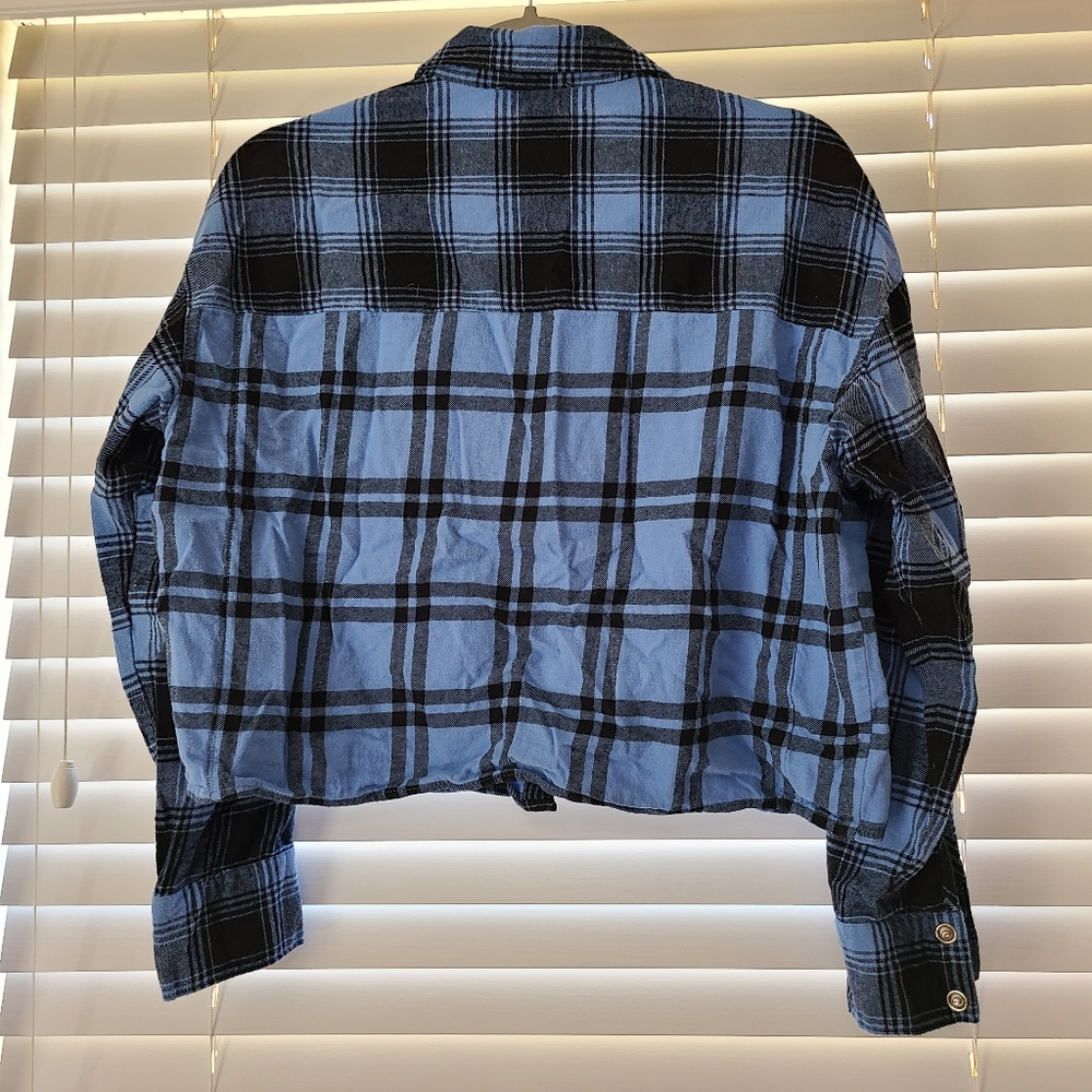 Cropped flannel button down - Picture 3 of 3